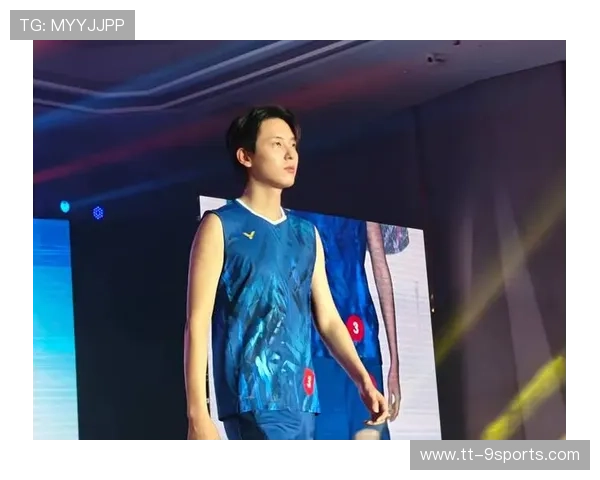 运动装备品牌发布会现场，明星选手亮相助阵，运动装备品牌排名